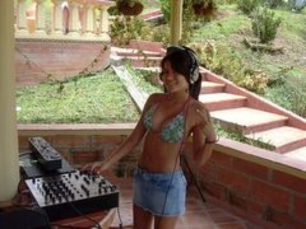 Instagram @karolg</a>