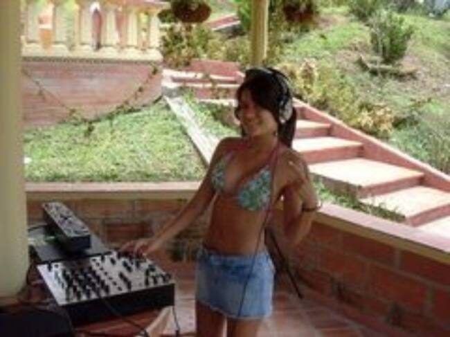 Instagram @karolg</a>