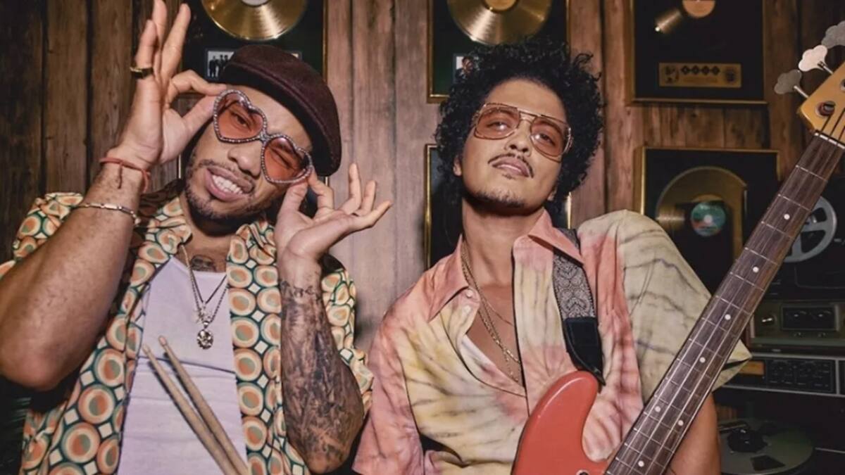 Del 40 al 1: Bruno Mars y Anderson. Paak nos preguntan si tenemos planes para el fin de semana