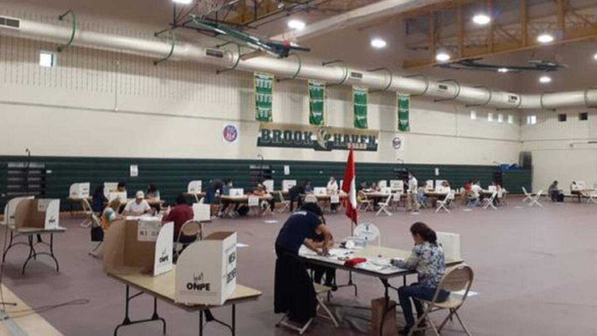 ¿Por qué el conteo de votos se ha demorado tanto en las elecciones de Perú?
