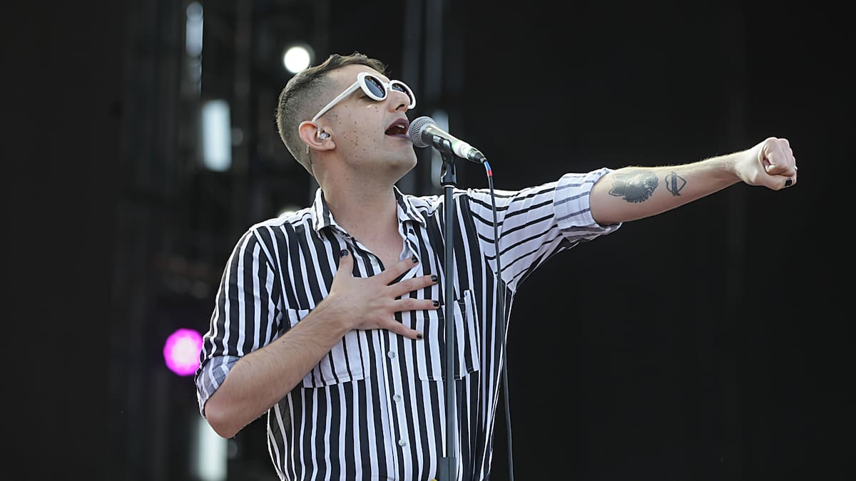Alex Anwandter revela los primeros invitados para su histórico show en el Movistar Arena 2026: Gepe, Juliana Gattas y más
