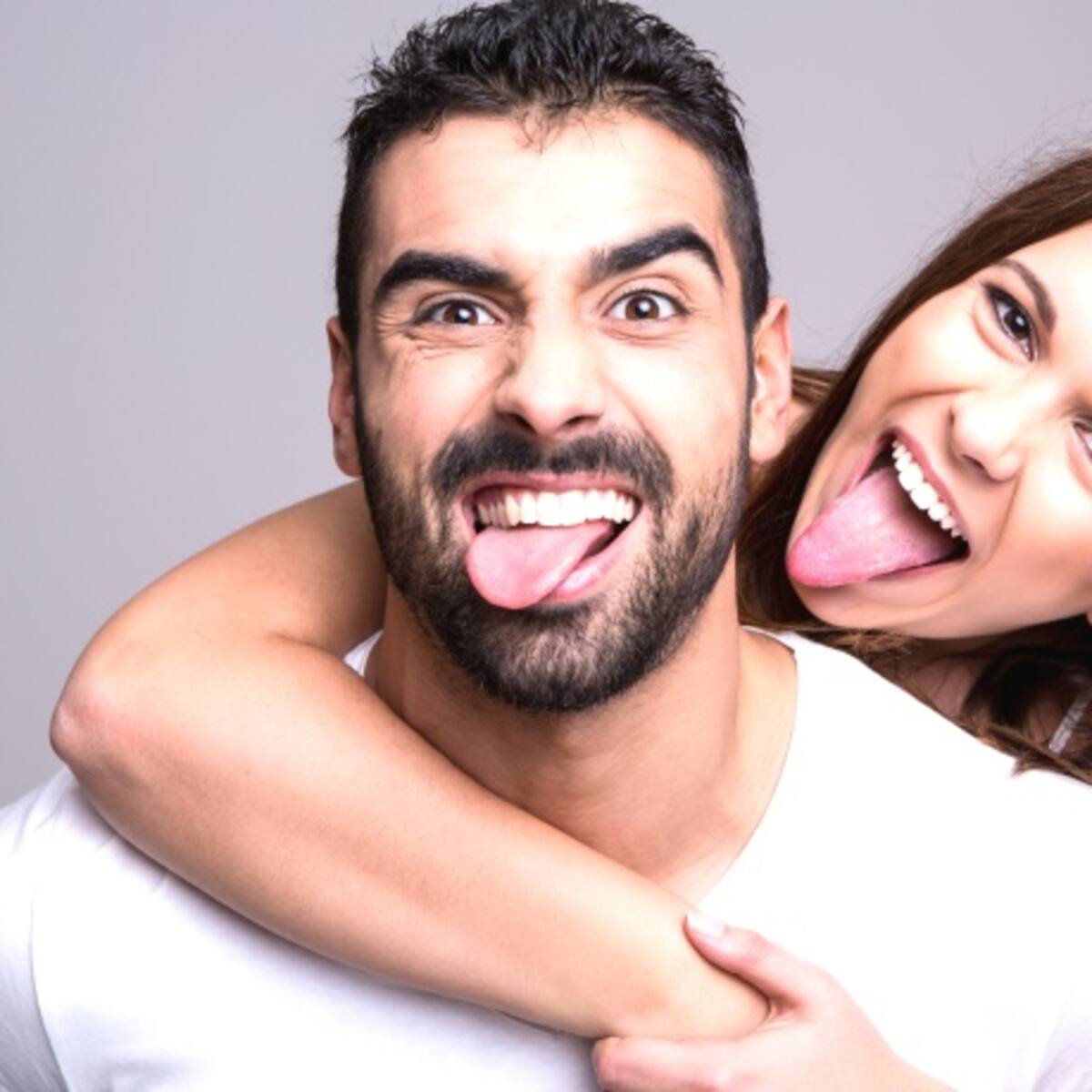 Si te tiras gases en frente de tu pareja… ¡Tienes una relación exitosa y duradera!