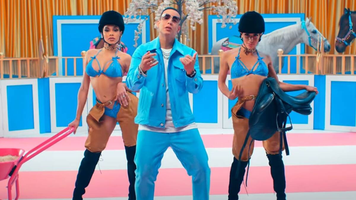 Daddy Yankee se monta en «El Pony» para ejercitarse