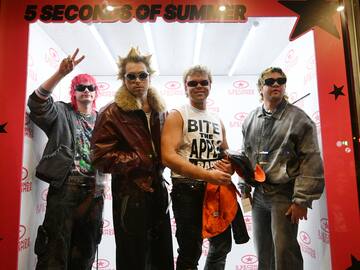 5 Seconds of Summer presentan su último álbum "Everyone's a star" en Time Square