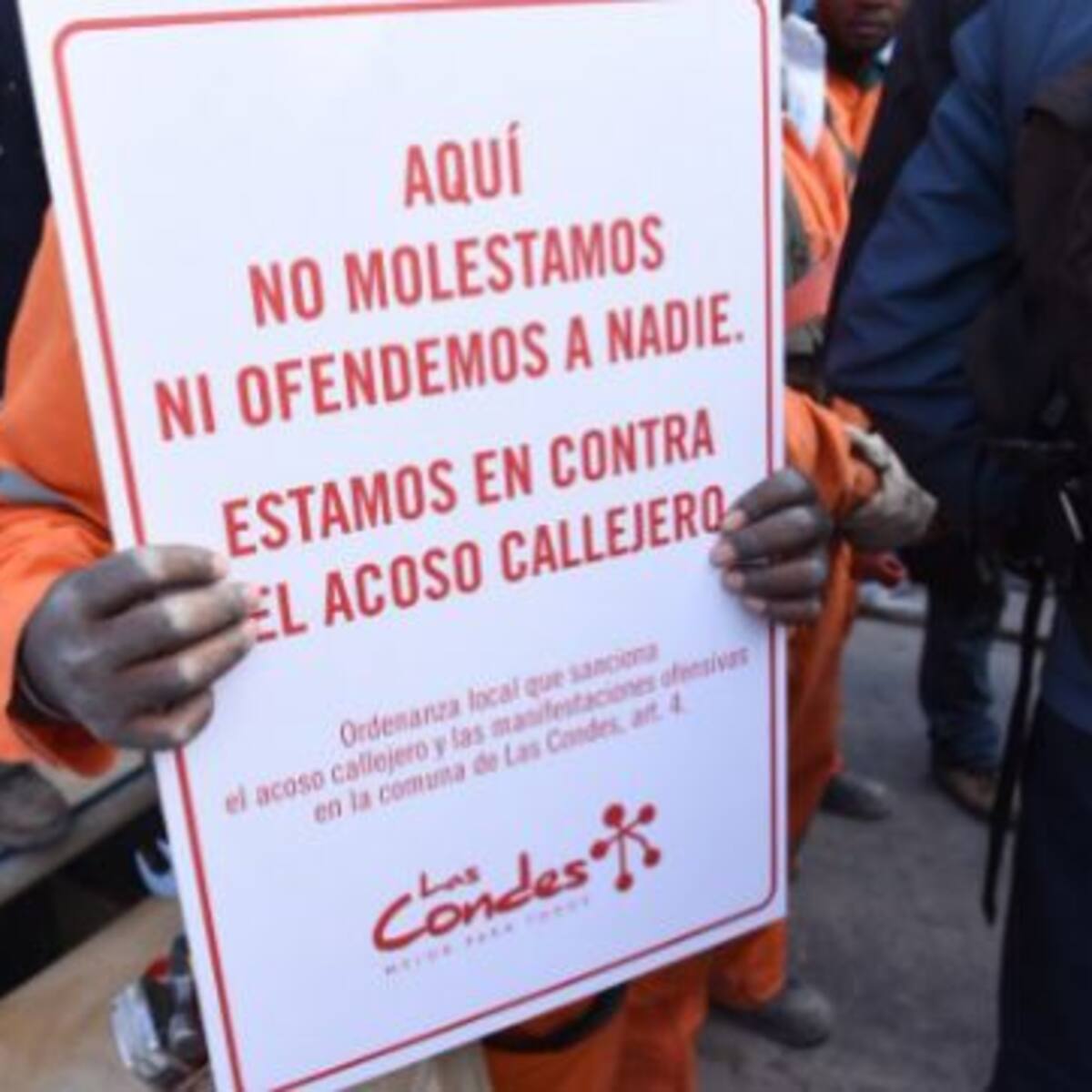 Obrero de la construcción recibió el primer parte por acoso callejero en Las Condes