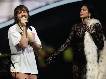 Dua Lipa canta "The Less I Know the Better" con Kevin Parker de Tame Impala