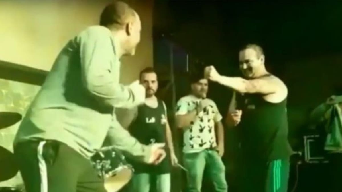 Así fue la decepcionante pelea entre Lad Cobra y Huevito Rey