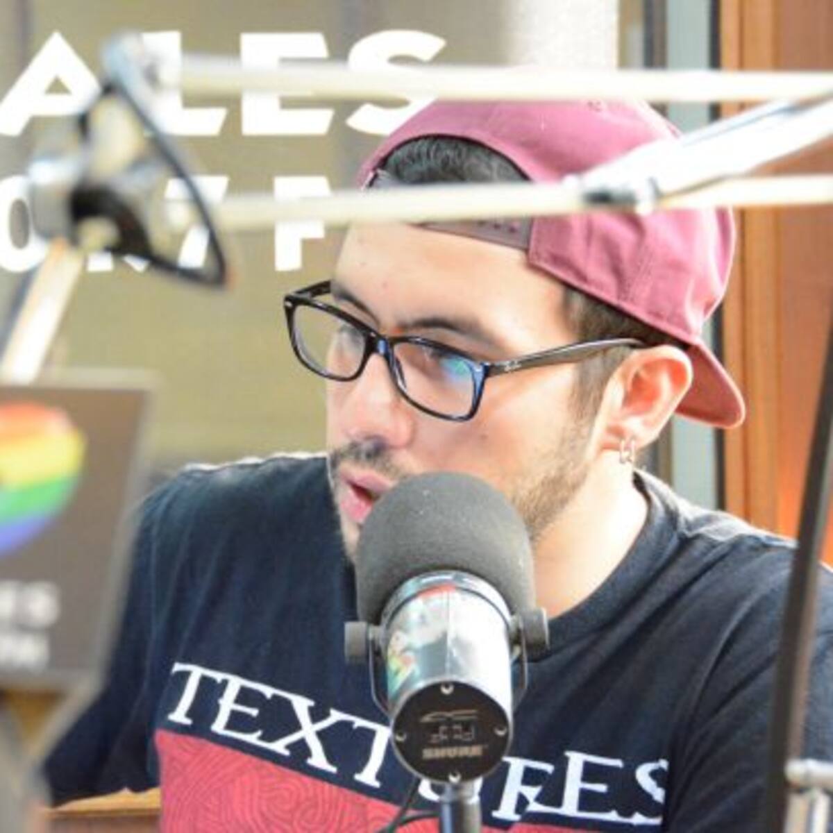 Escucha el último monólogo de Edo Caroe sobre la Ley de Unión Civil