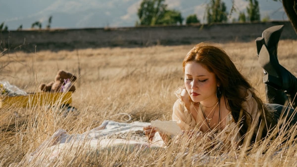 #PonleOreja: Alondra Bravo aterriza en el pop chileno con "nuestro antes", su primera canción