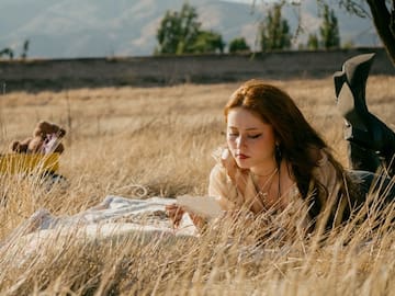 #PonleOreja: Alondra Bravo aterriza en el pop chileno con "nuestro antes", su primera canción