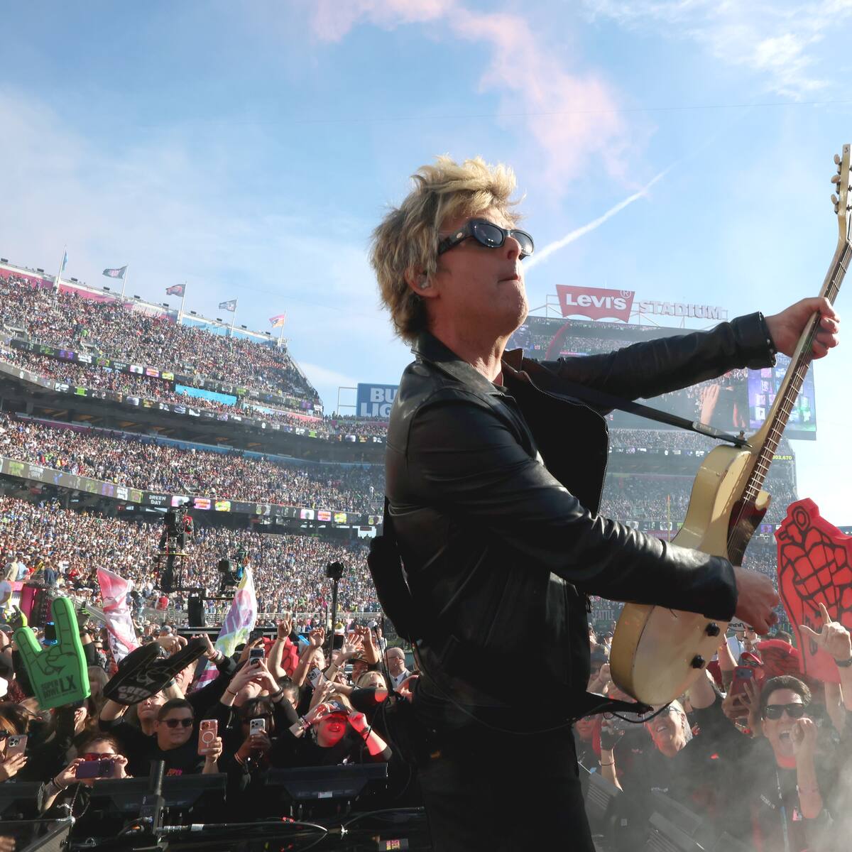 Televidentes acusan censura a Green Day en el Super Bowl 2026: un verso de "American Idiot" no se escuchó en la señal en vivo