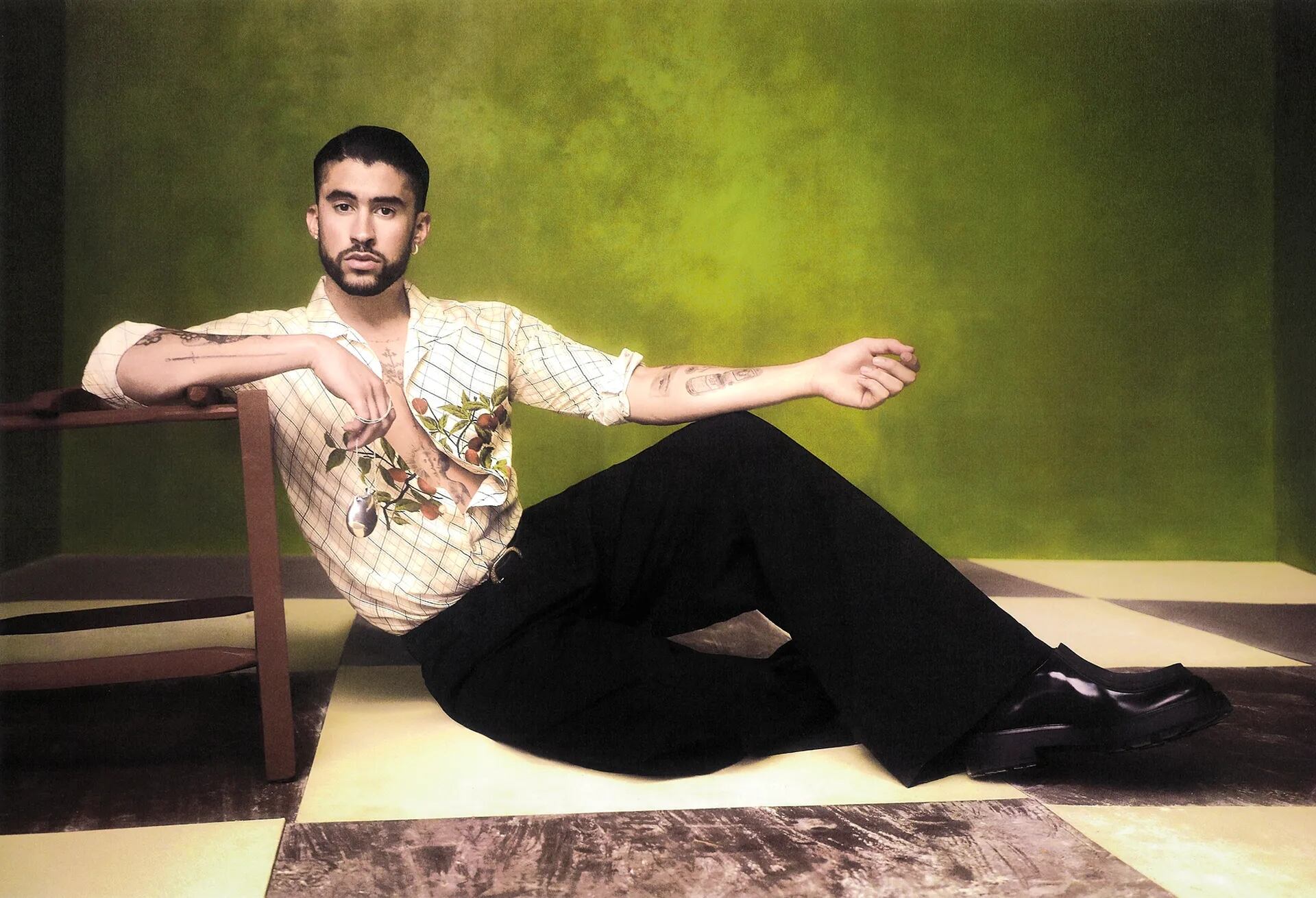 Bad Bunny en Vanity Fair (Foto por: Szilveszter Makó)