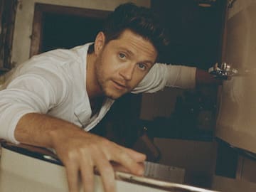¡Sorpresa! Niall Horan dice presente en el show de Sombr en Londres