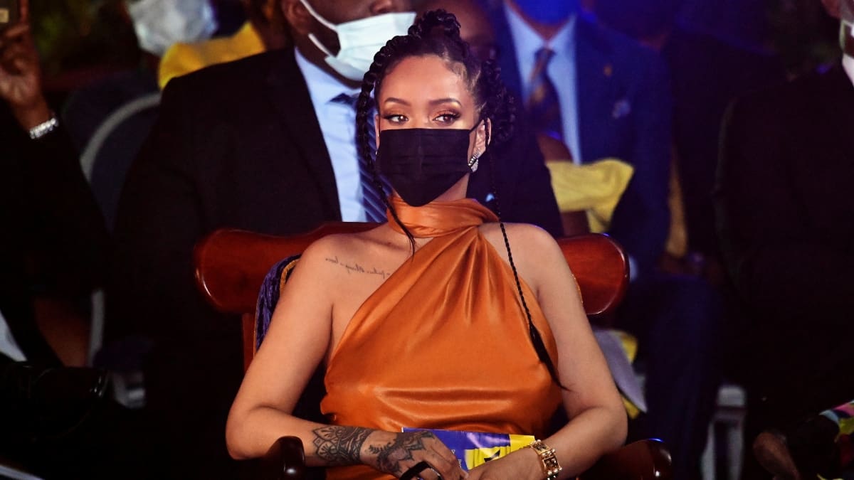 Rihanna fue condecorada como «Heroína Nacional» en importante acto en Barbados