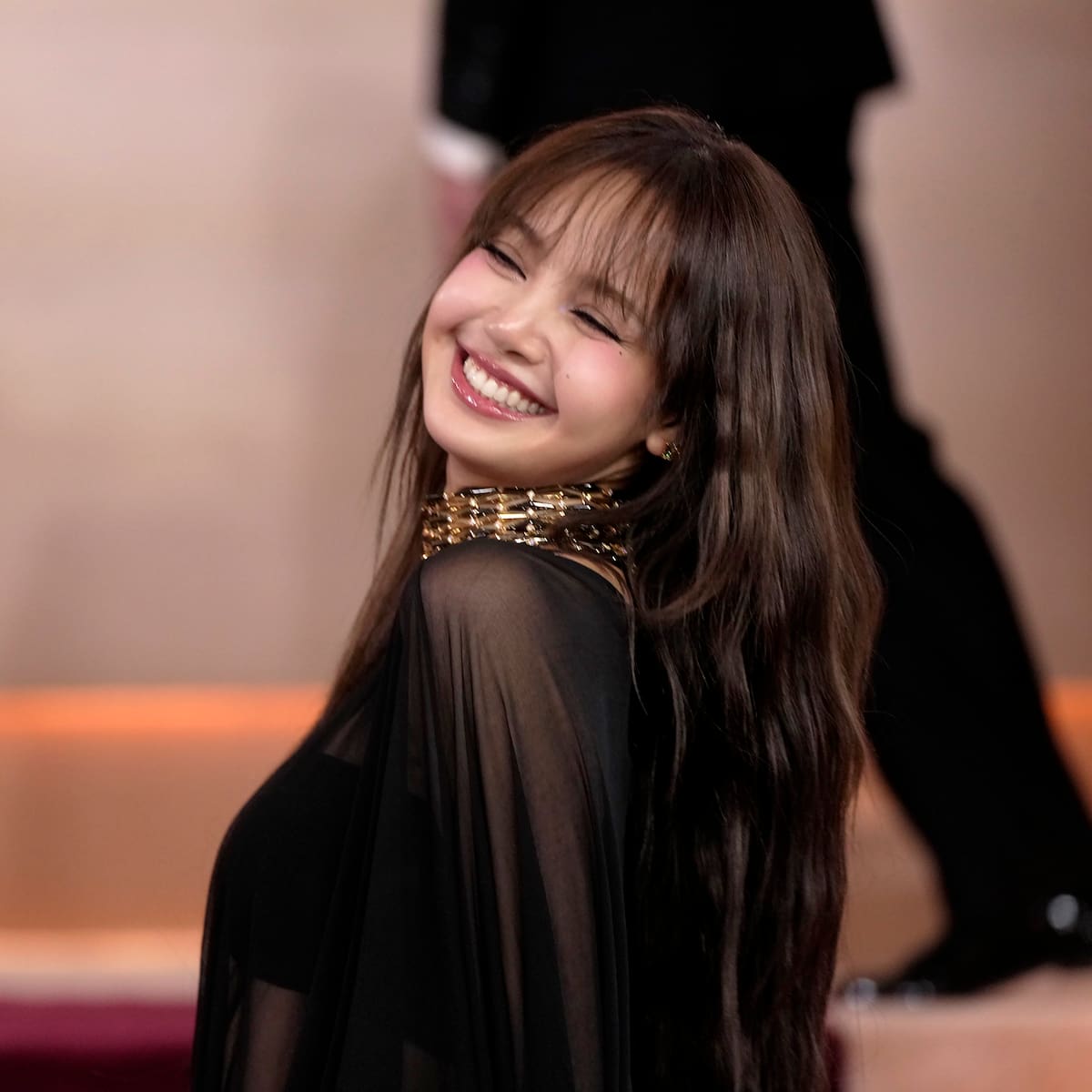 Lisa destapa la realidad de las citas en el K-pop y revela la inspiración detrás de “Dream”