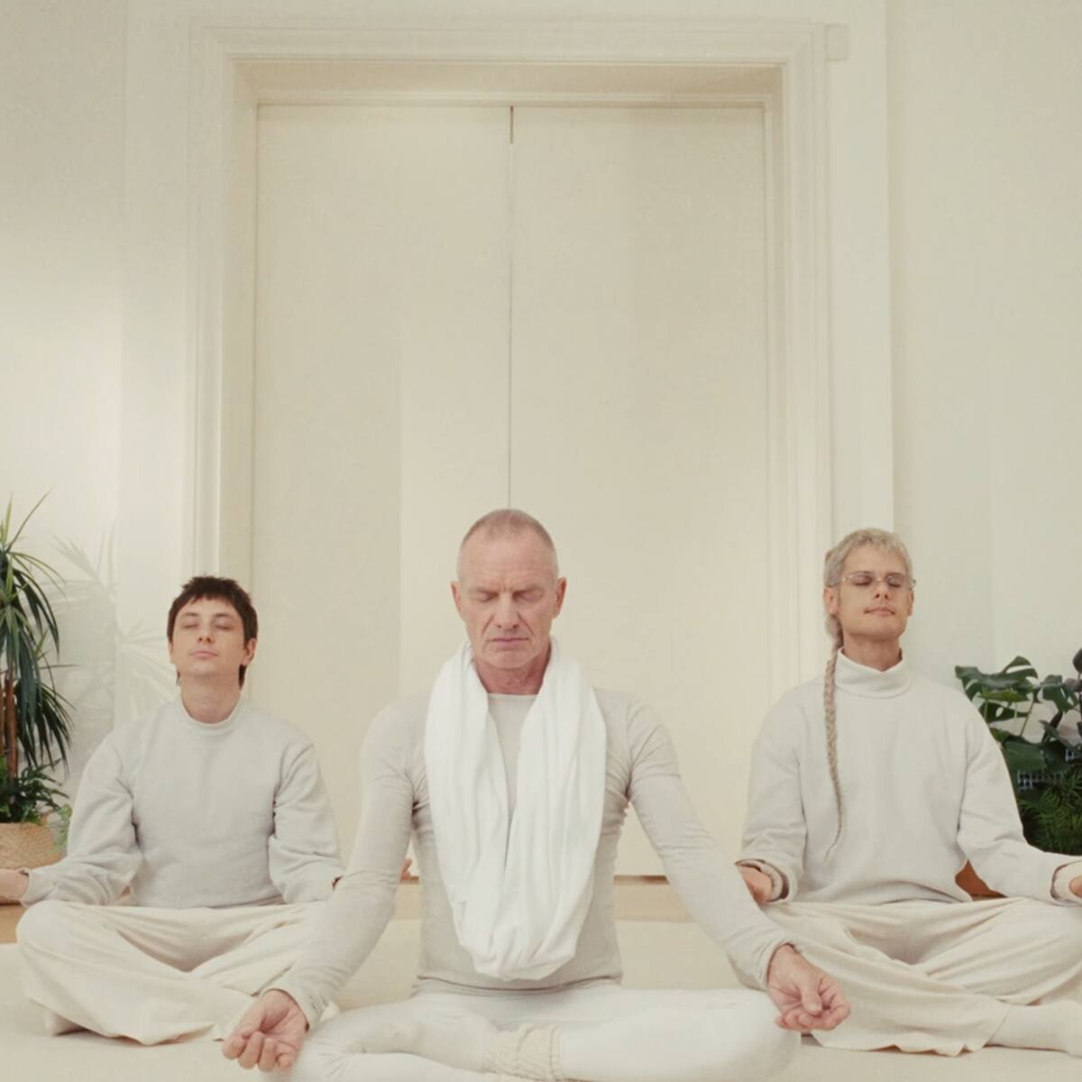 CA7RIEL & Paco Amoroso siguen adelanto una nueva era con “HASTA JESÚS TUVO UN MAL DÍA” junto a Sting