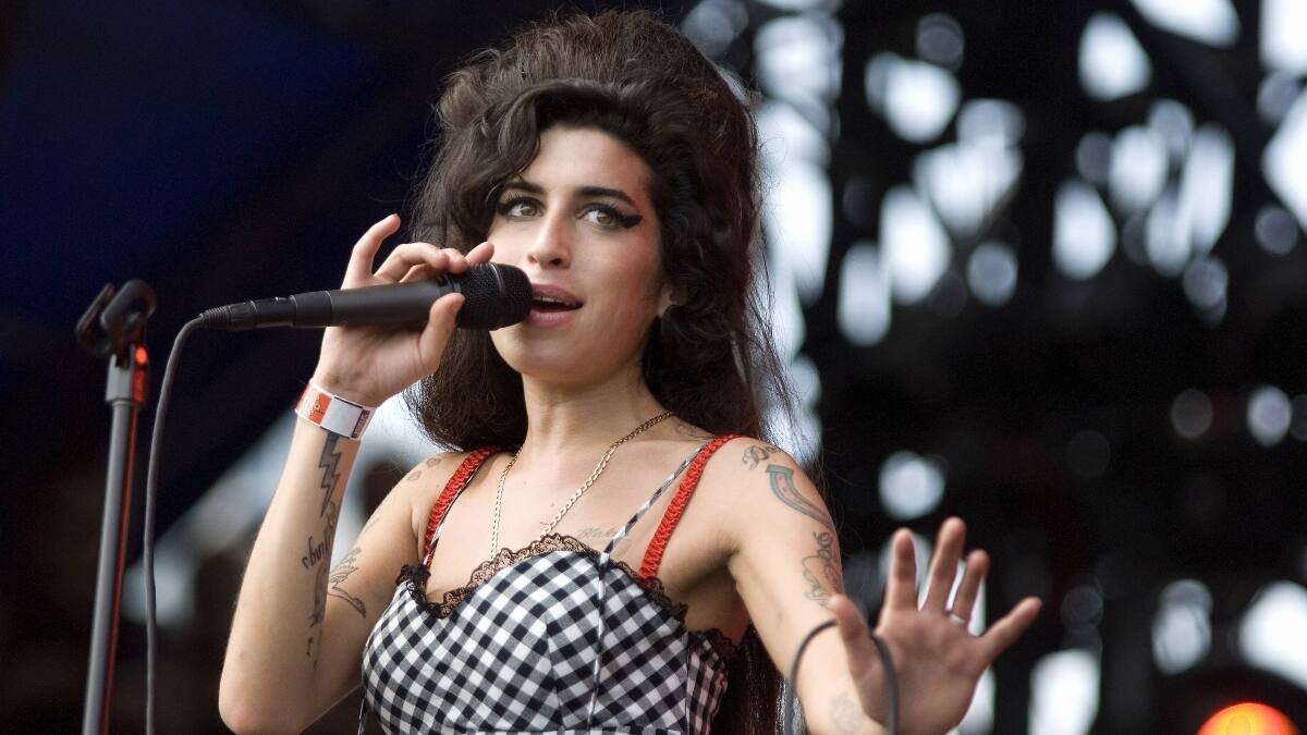 ¿En cuánto fue vendido el último vestido utilizado por Amy Winehouse?