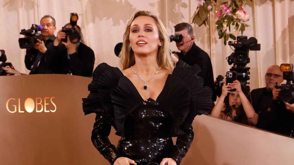 Después de 20 años: Miley Cyrus causa furor con nuevas fotografías como Hannah Montana