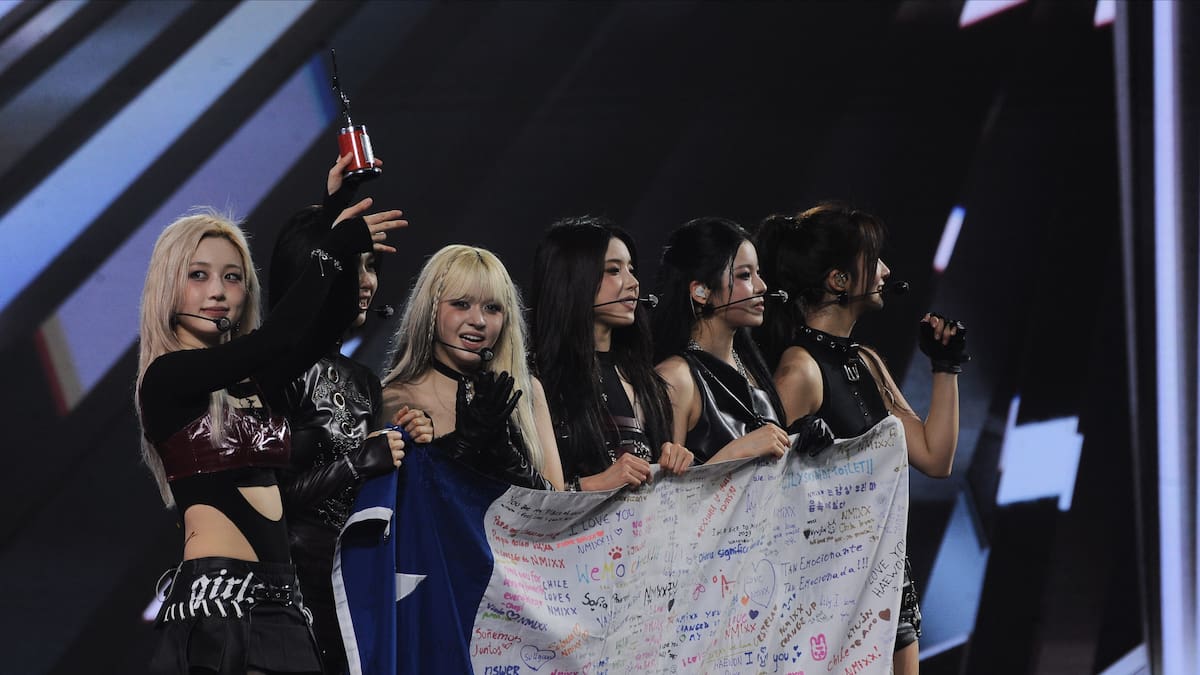 Hablaron español y subieron a Kidd Voodoo: NMIXX hace historia en el Festival de Viña 2026