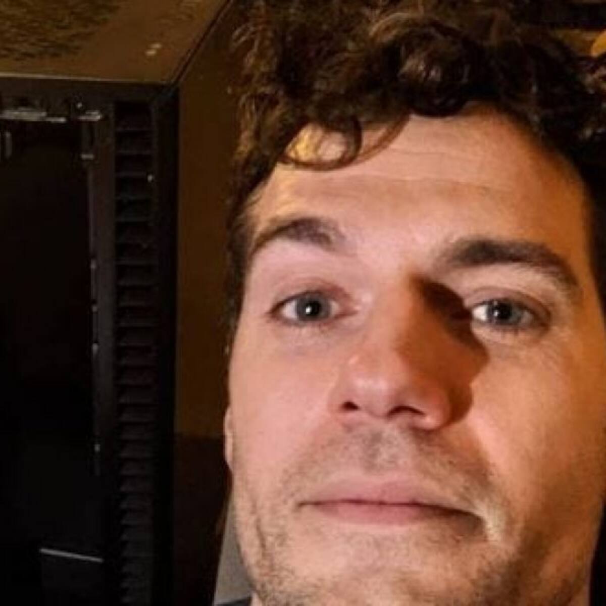 Henry Cavill lo volvió a hacer… presumió la nueva tarjeta de video de su PC