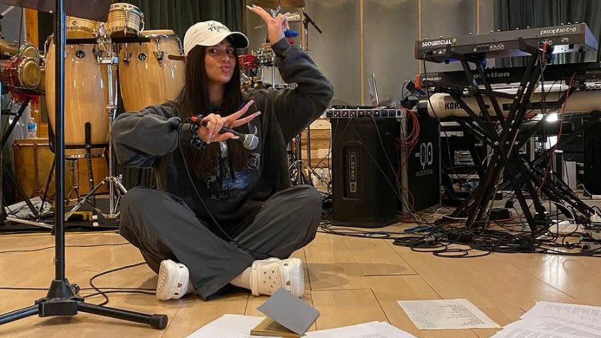 ¡Sorprendente, curvilínea y elocuente! Nathy Peluso anuncia su gira «Calambre»