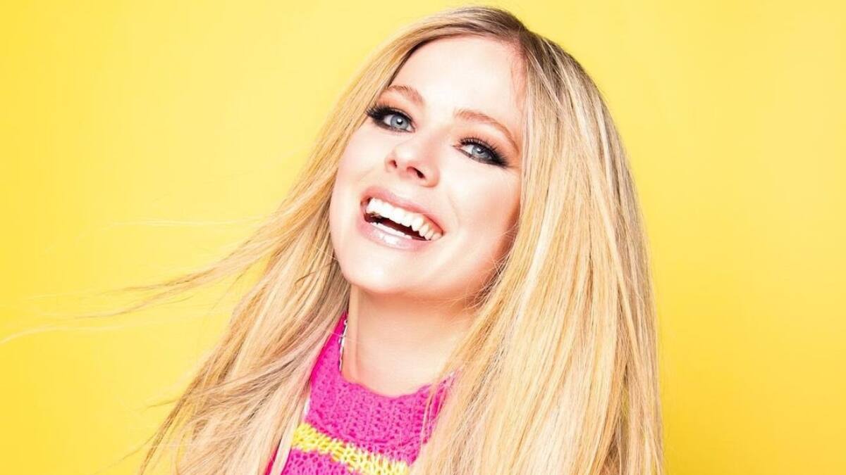 Avril Lavigne estrenó su nuevo single “Bite me”