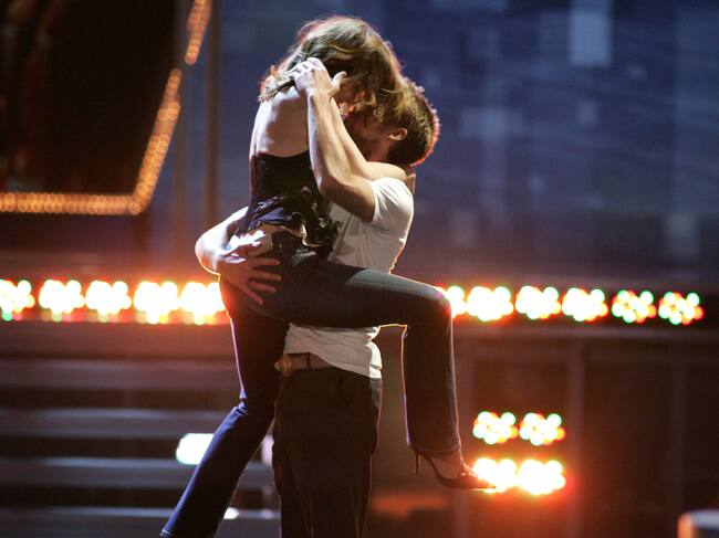 CL - RACHEL MCADAMS RYAN GOSLING Rachel McAdams and Ryan Gosling, reprise their roles in "The Notebook" for Best Kiss Award (Photo by J. Shearer/WireImage)