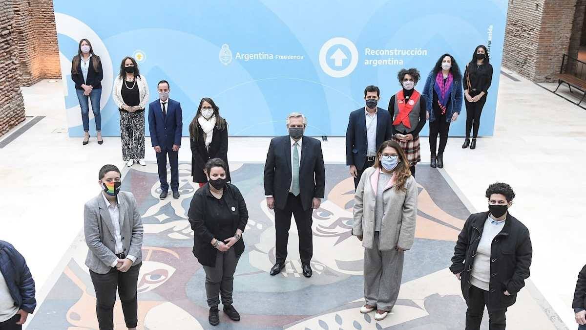 Así son las nuevas cédulas para las personas no binarias en Argentina