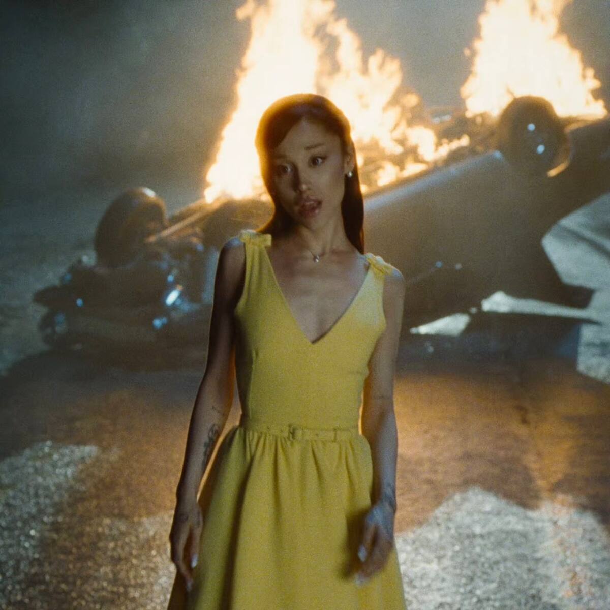 Obsesión, culpa y liberación: Ariana Grande sorprende con el videoclip de "hate that i made you love me"