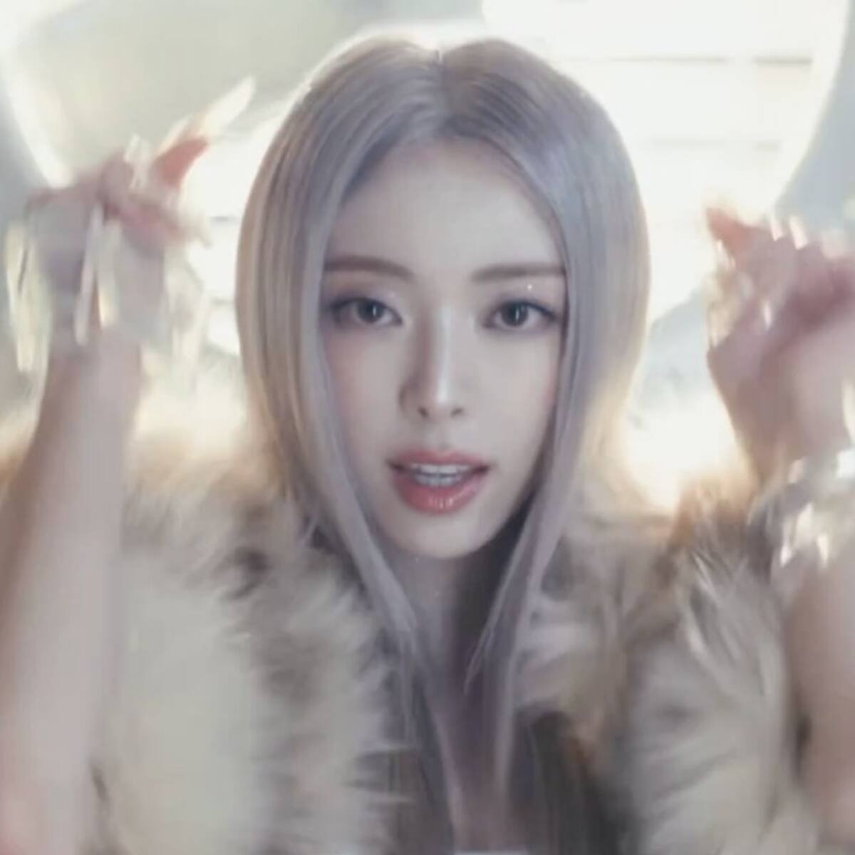 Pegajoso, energético y entretenido: Así ha sido el debut solista de Yuna de ITZY