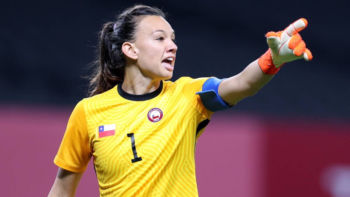 ¡Oficialmente la más grande! Christiane Endler es elegida como la mejor arquera del 2021