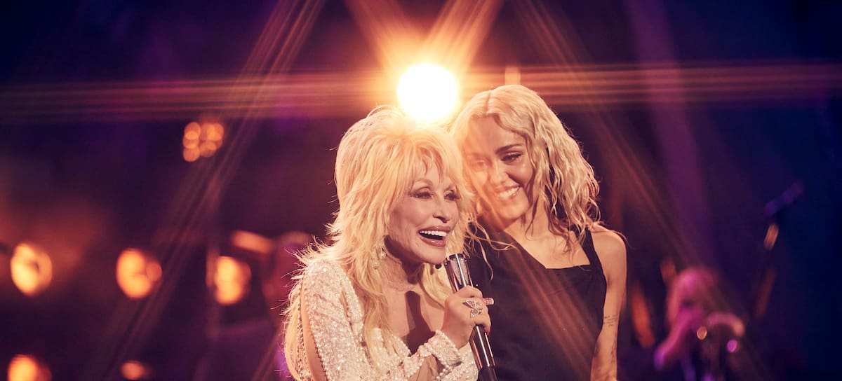 CL - Miley Cyrus y Dolly Parton