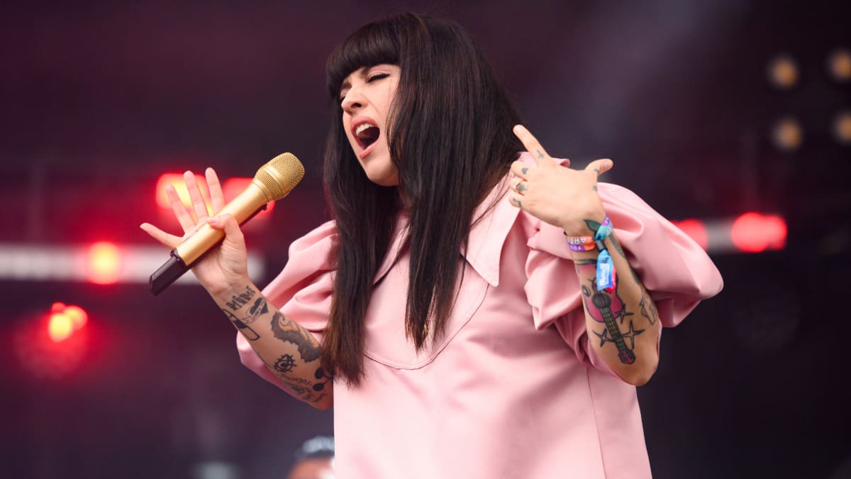 Nueva baja: Mon Laferte pospone su show en Estados Unidos