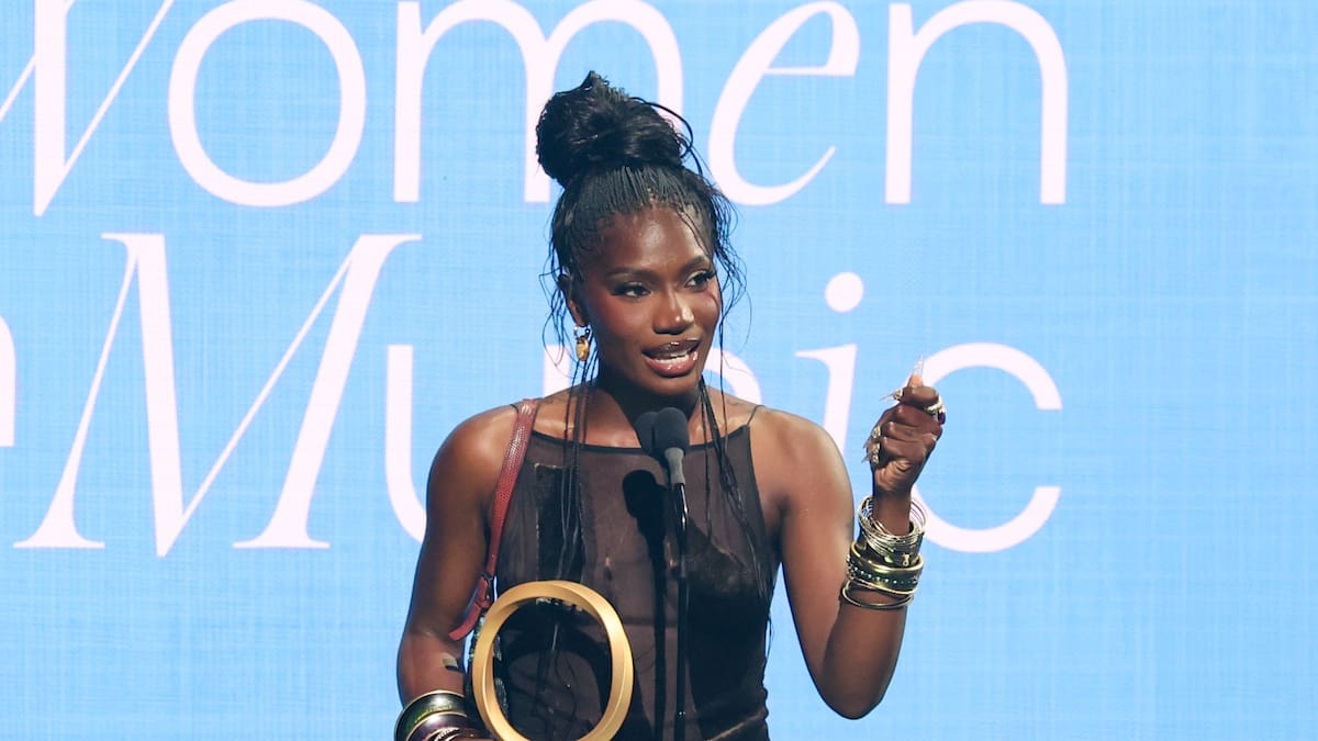 Doechii recibe el premio de la Mujer del Año 2025 y da potente discurso en los Billboard Women in Music 2025