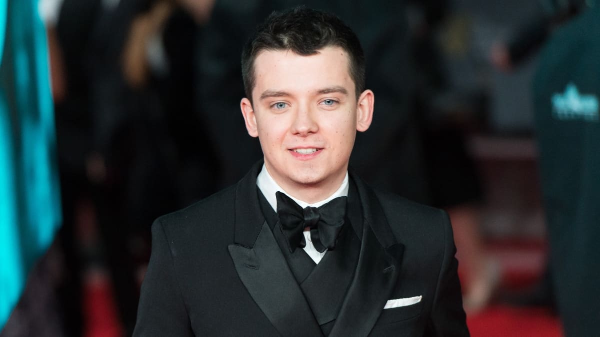 Asa Butterfield, Otis de «Sex Education», reaccionó enfurecido por constante acoso de fanáticos