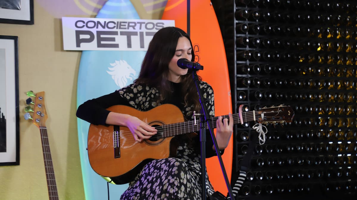 Olivia García transforma Conciertos Petit en un recorrido entre recuerdos, quiebres y nostalgia