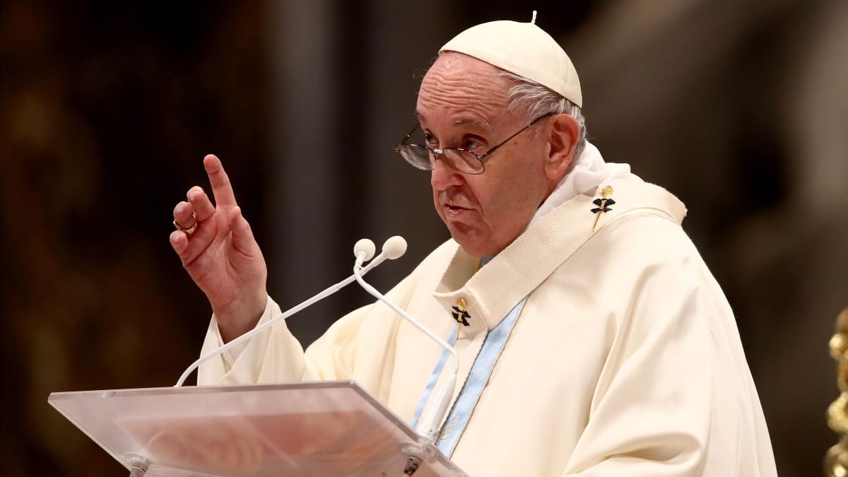 Papa Francisco lamenta que la gente opte tener mascotas en vez de hijos