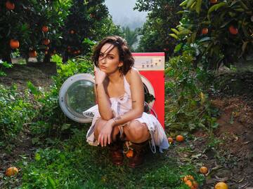 Shirel rompe el silencio y vuelve con una declaración de principios en "Rara"