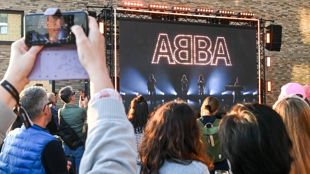 Show de homenaje a ABBA dejó a dos personas muertas tras accidente