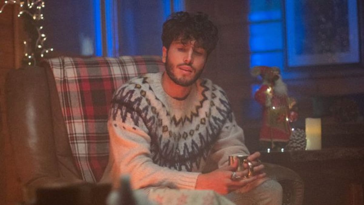 ¡Ponte en modo Navidad con Sebastán Yatra!