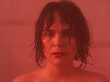 Camila Moreno presenta en sociedad su nuevo sencillo "Vapor"