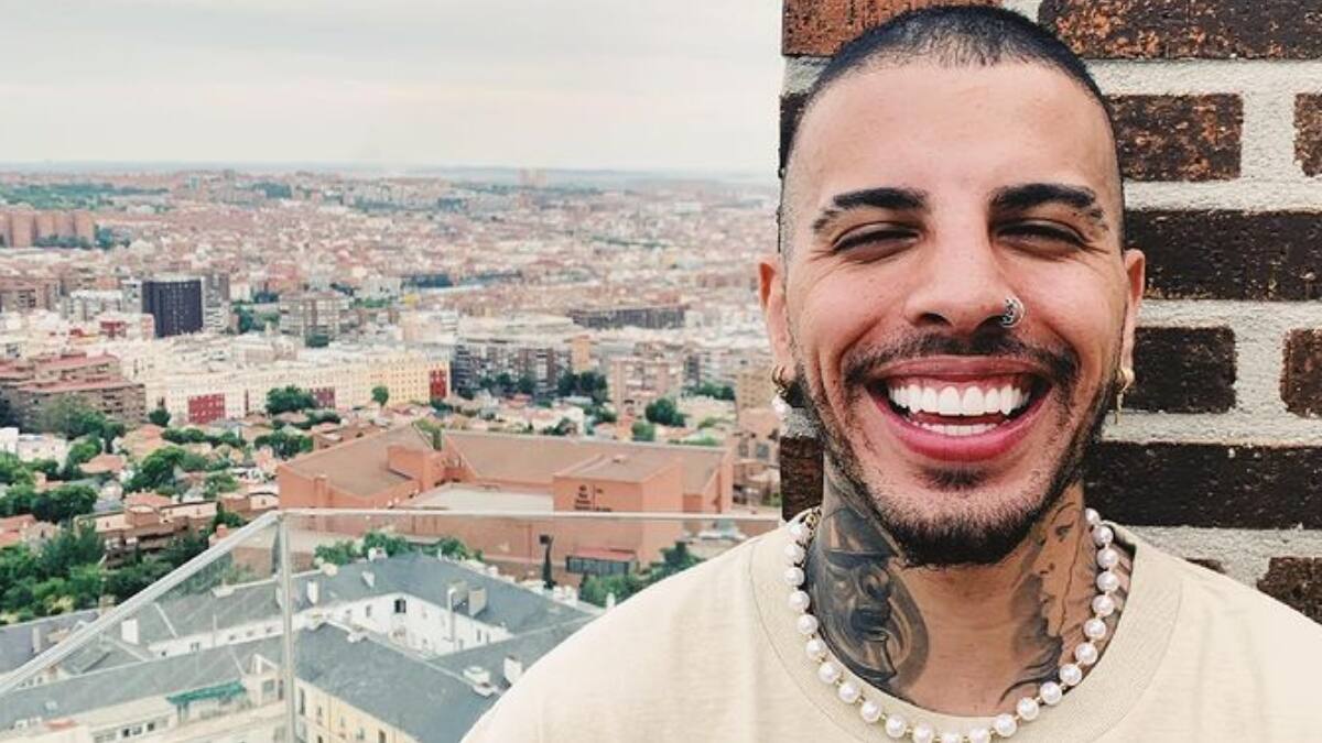 ¡Sensual! Rauw Alejandro rompe en redes sociales con su video en la ducha