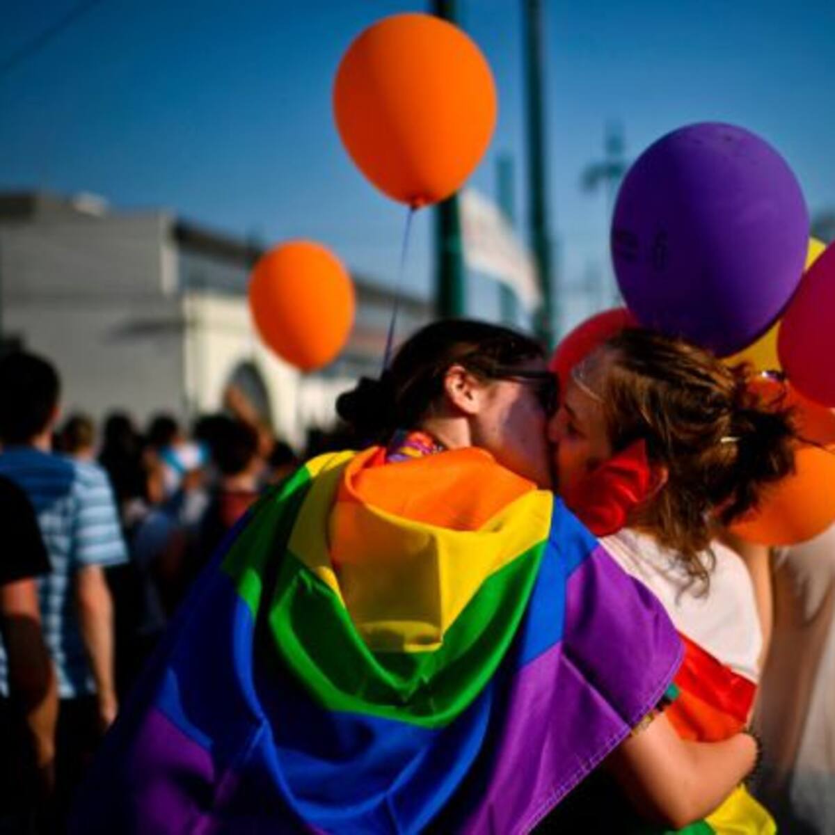 Chile tiene el mayor nivel de aceptación en la región sobre matrimonio igualitario y adopción