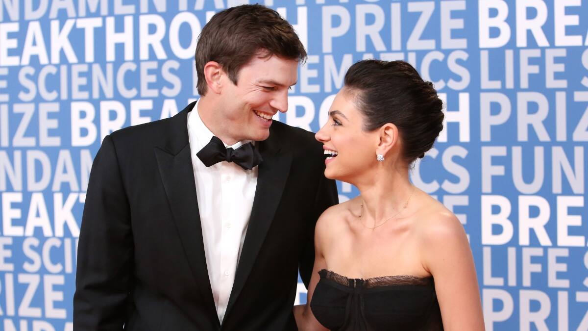 Ashton Kutcher y Mila Kunis revelaron la única condición por la que bañan a sus hijos