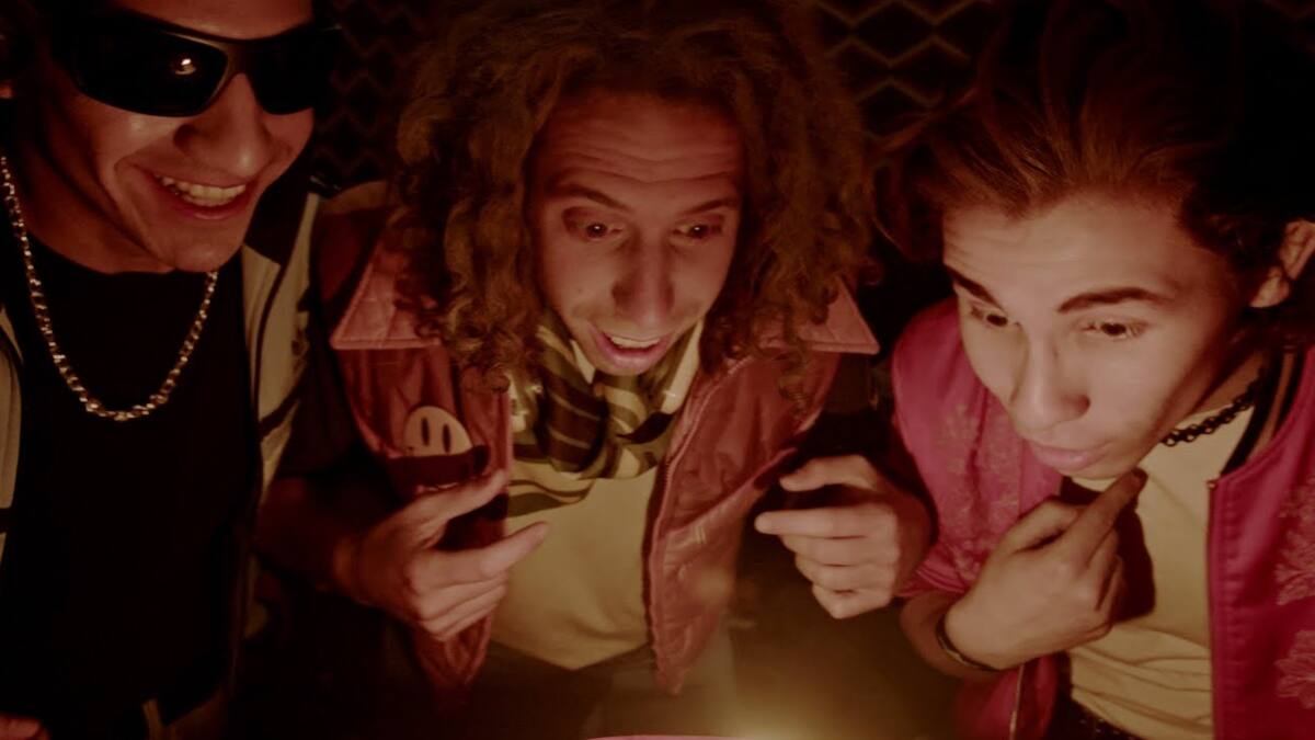 Los Auténticos Decadentes estrenaron su movido nuevo videoclip «Los Viejos Vinagres»