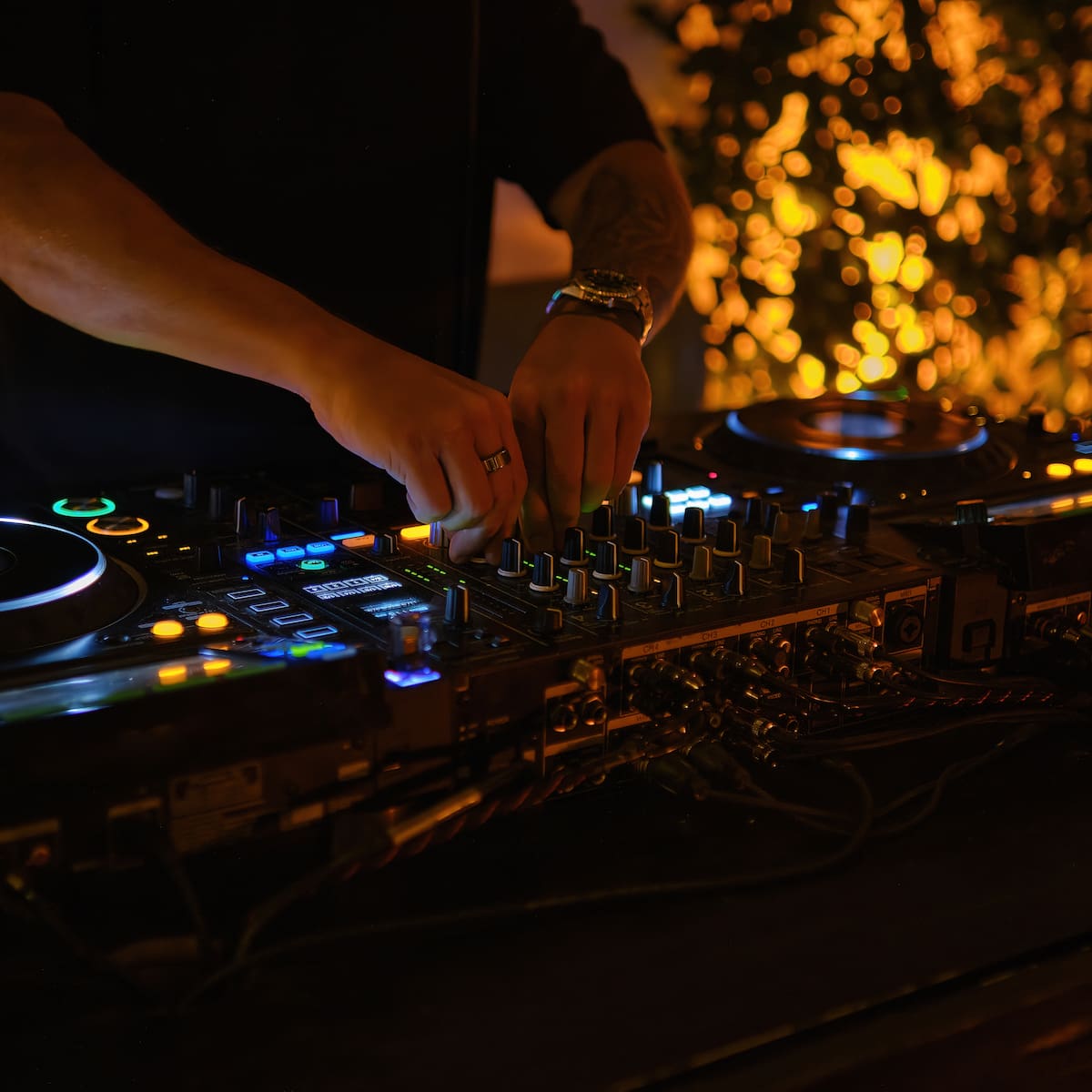 La fiesta electrónica que cambiará el panorama de Santiago y llegará a un escenario inesperado: fecha y coordenadas del evento