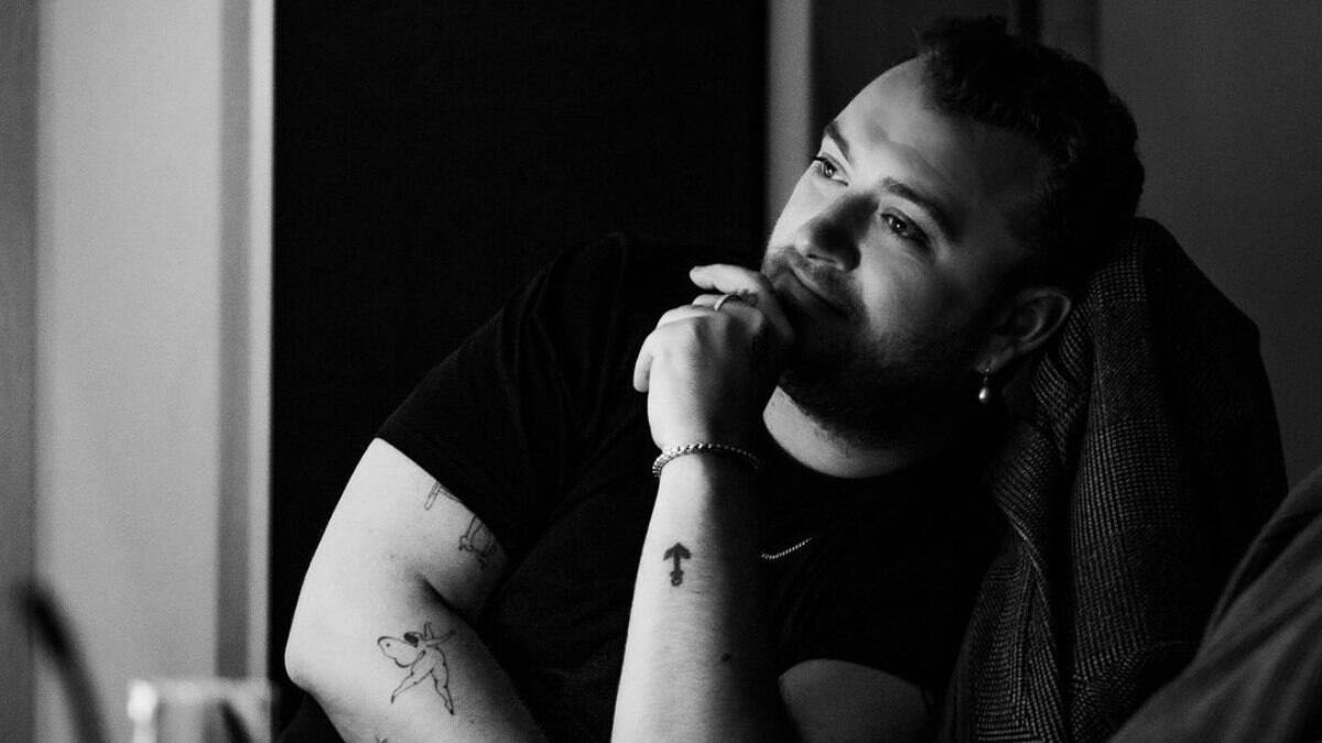 Sam Smith lanza su nueva canción «Love Me More» junto a su video musical