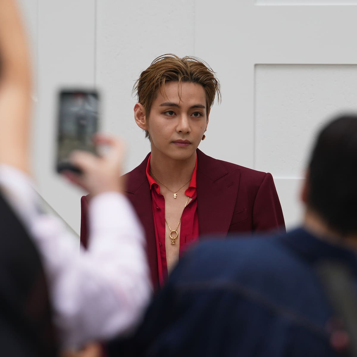 V de BTS hace un alto a los fans que los siguen hasta el hotel: "espero que no vengan"