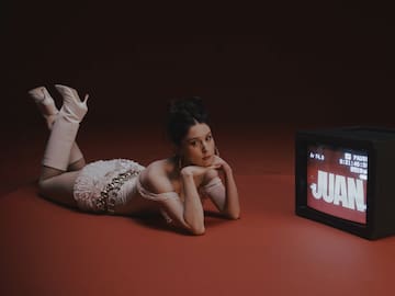 Francisca Valenzuela es acompañada por distintas celebridades chilenas en videoclip de "Juan"