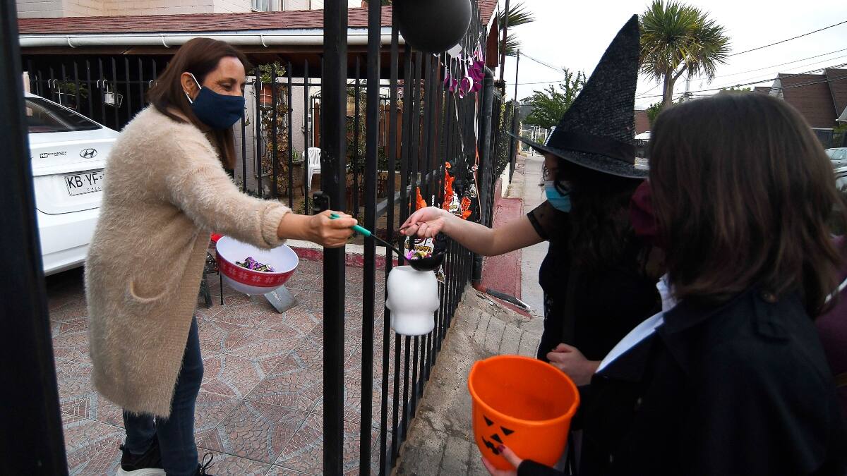 Autoridades llaman al autocuidado en la celebración de Halloween en la RM